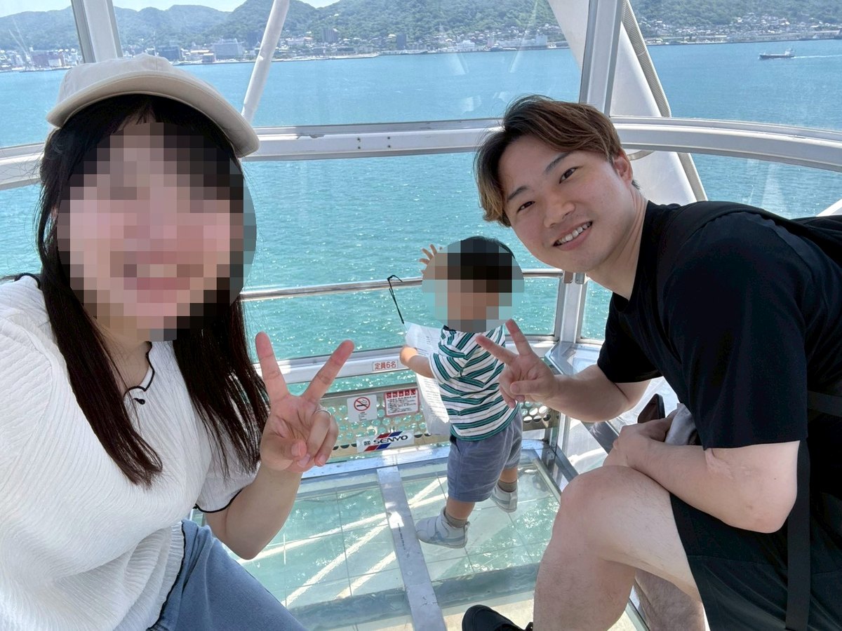 妻と息子と。海の見える場所で(家族の顔はぼかしています)